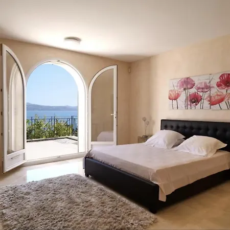 Villa Prestigieuse Vue 180° Sur Le Golfe St Tropez - Mackenzie *